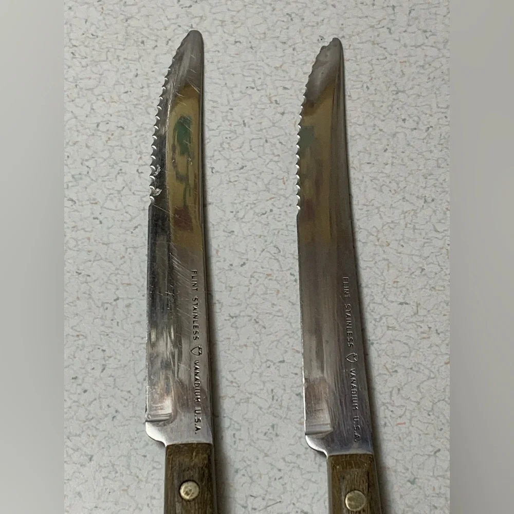 Vintage 2 EKCO Flint Vanadium Stainless Steel Arrowhead Steak Knife USA